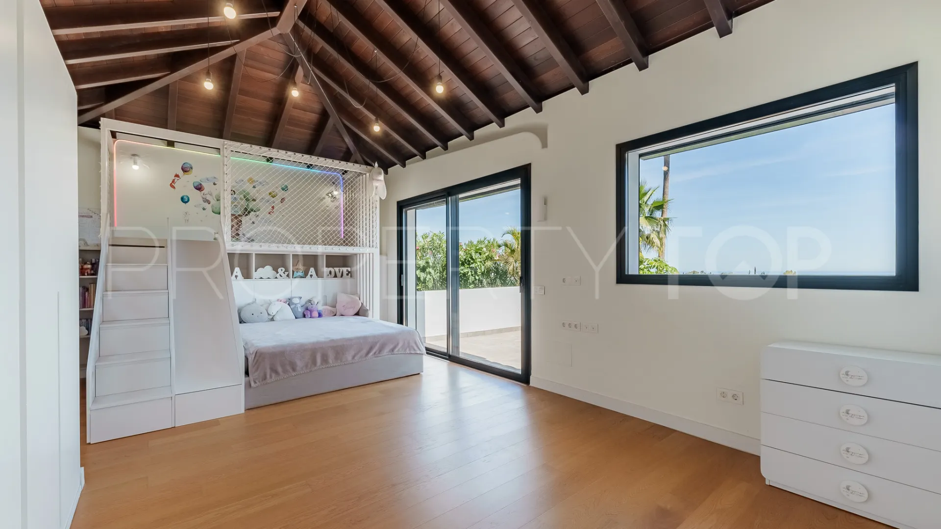 Villa con 5 dormitorios a la venta en Benahavis