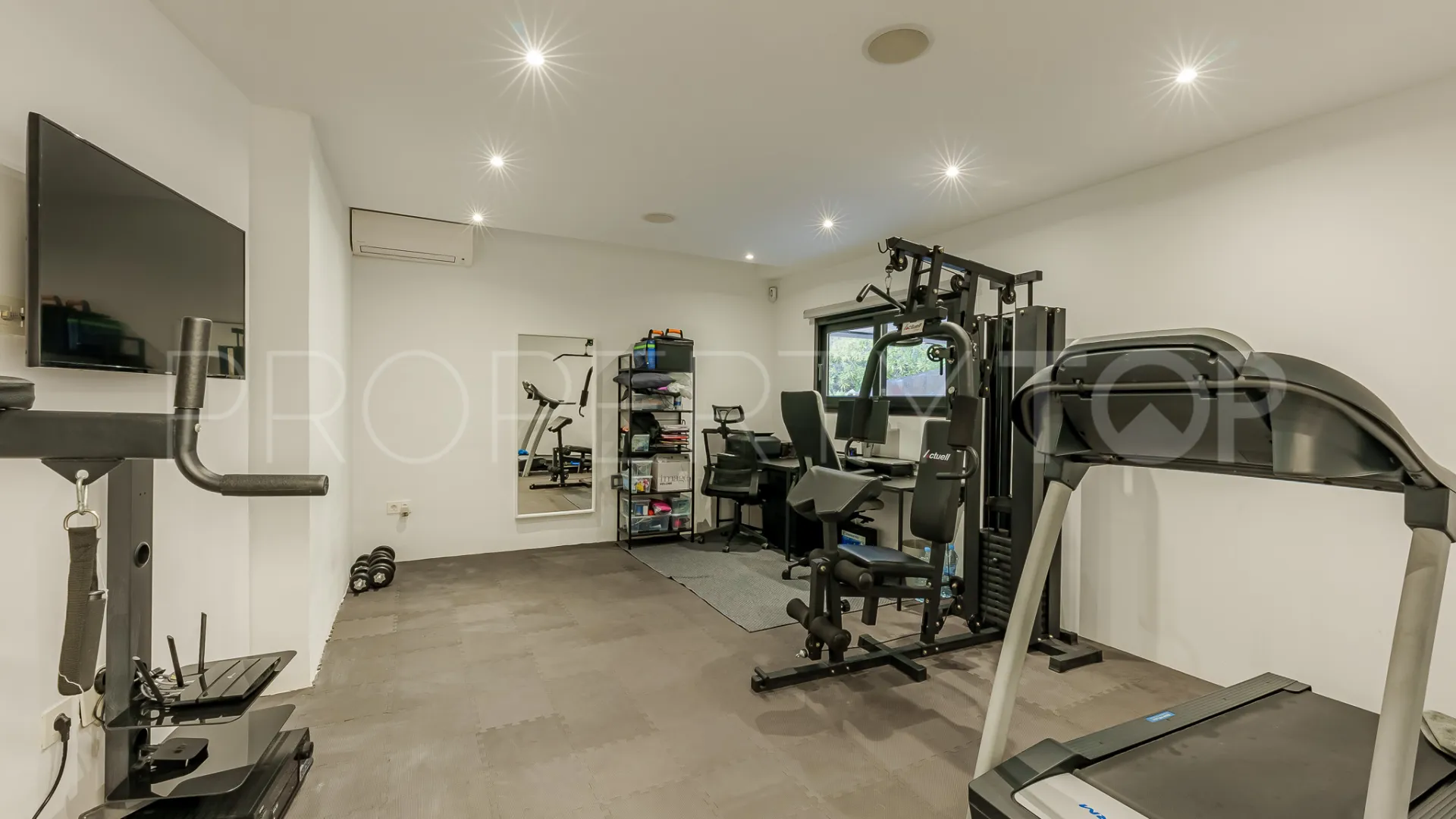 Villa con 5 dormitorios a la venta en Benahavis
