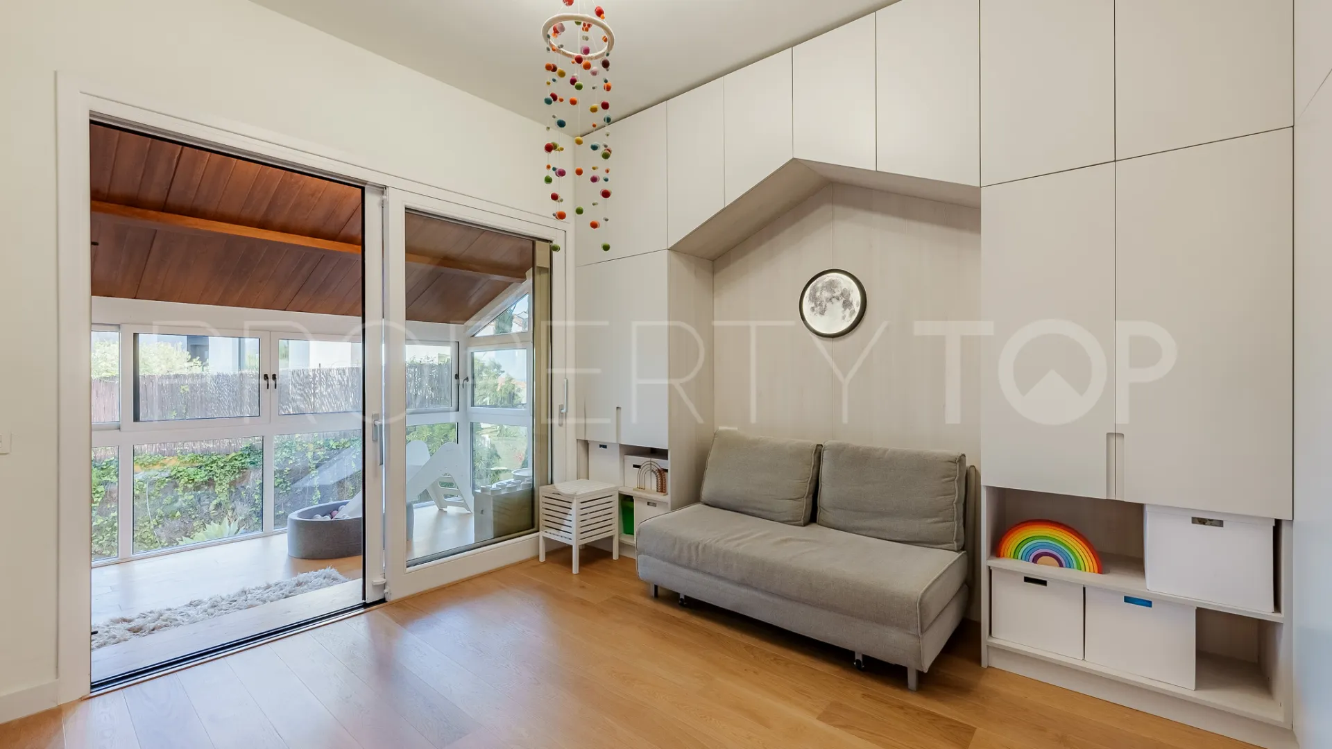 Villa con 5 dormitorios a la venta en Benahavis
