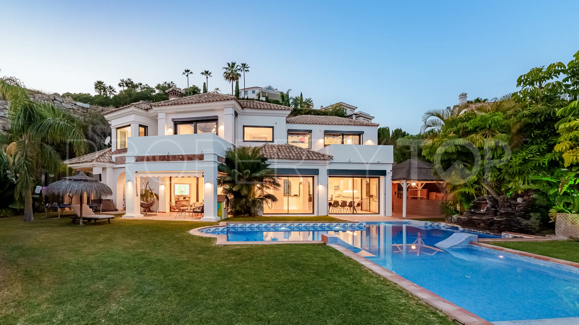Villa con 5 dormitorios a la venta en Benahavis