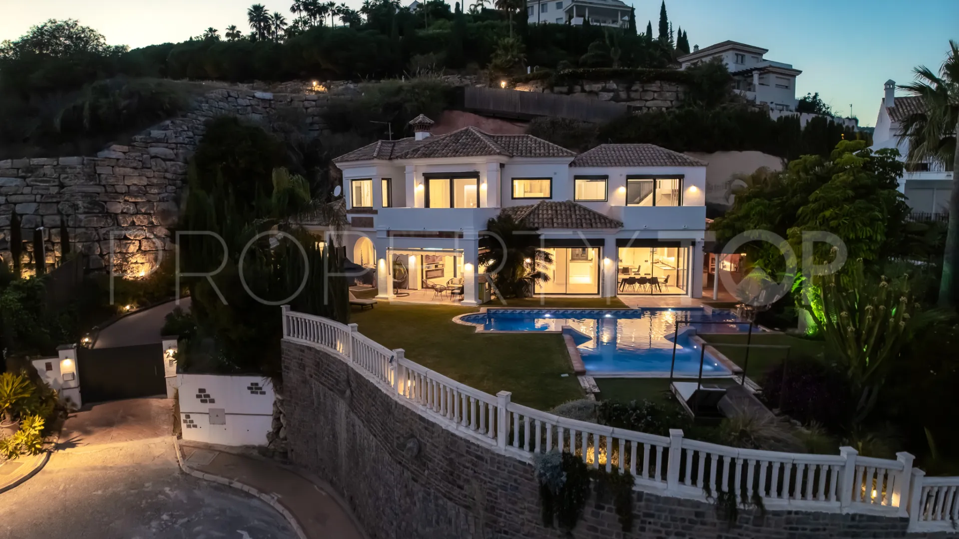 Villa con 5 dormitorios a la venta en Benahavis