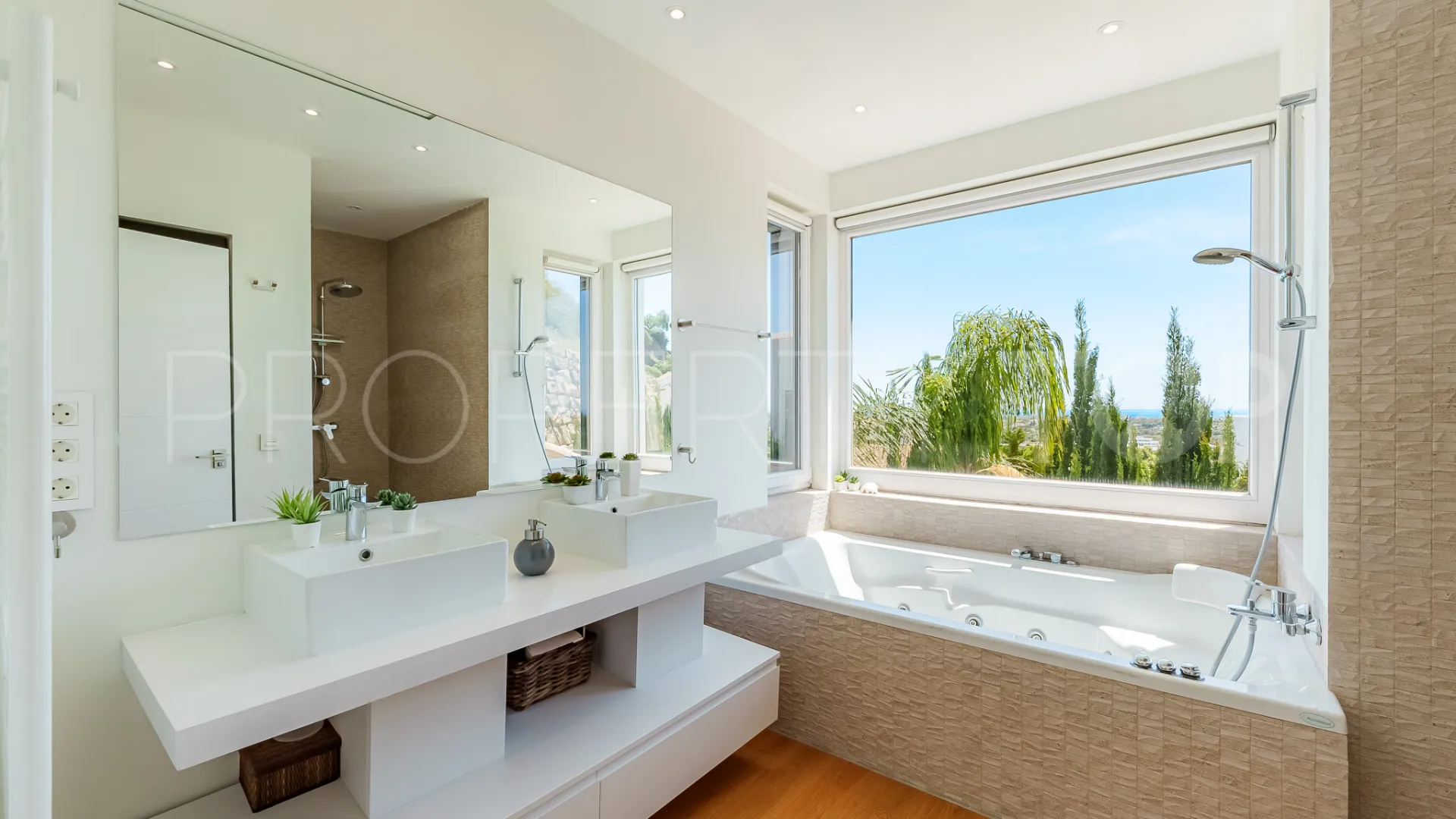 Villa con 5 dormitorios a la venta en Benahavis