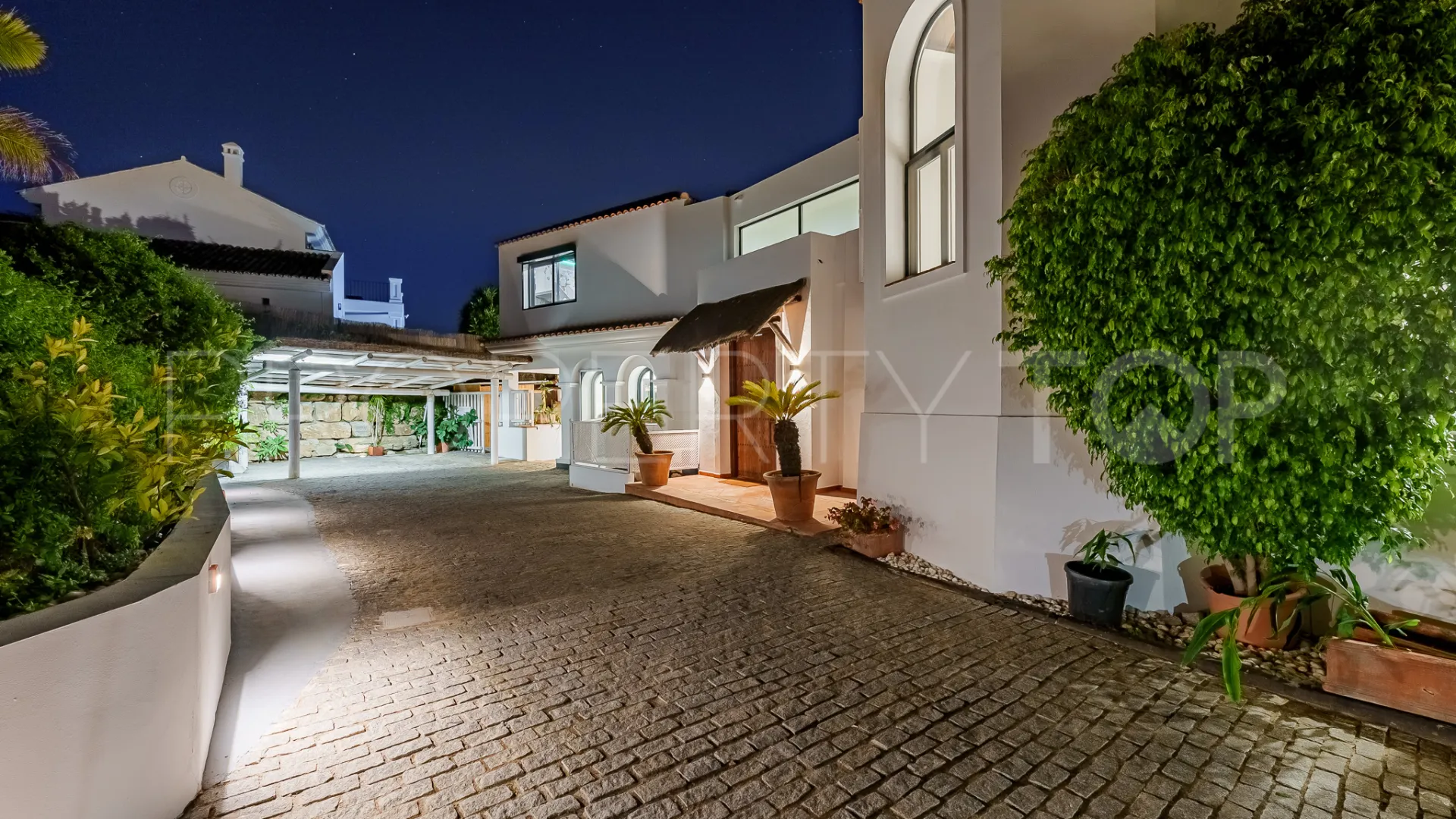 Villa con 5 dormitorios a la venta en Benahavis