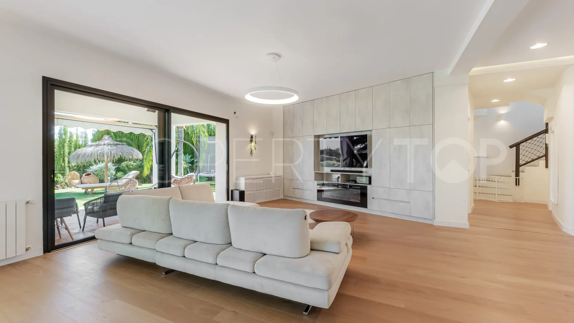 Villa con 5 dormitorios a la venta en Benahavis