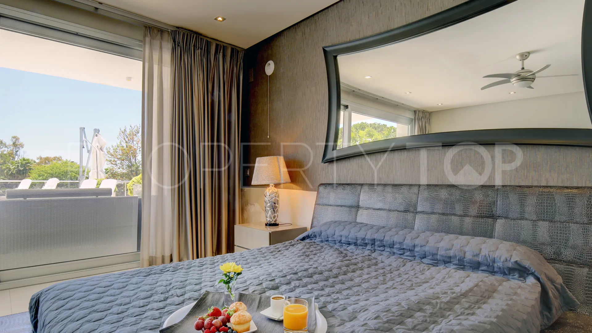 Buy villa in Los Naranjos Golf with 5 bedrooms