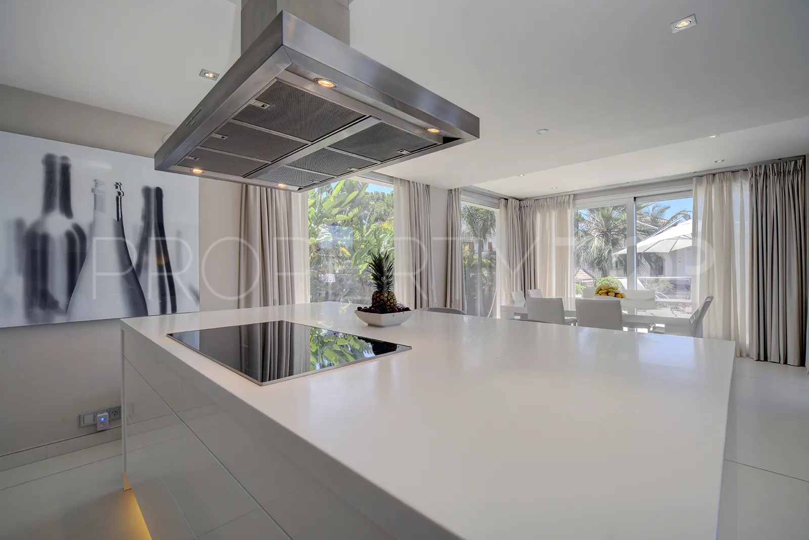 Buy villa in Los Naranjos Golf with 5 bedrooms