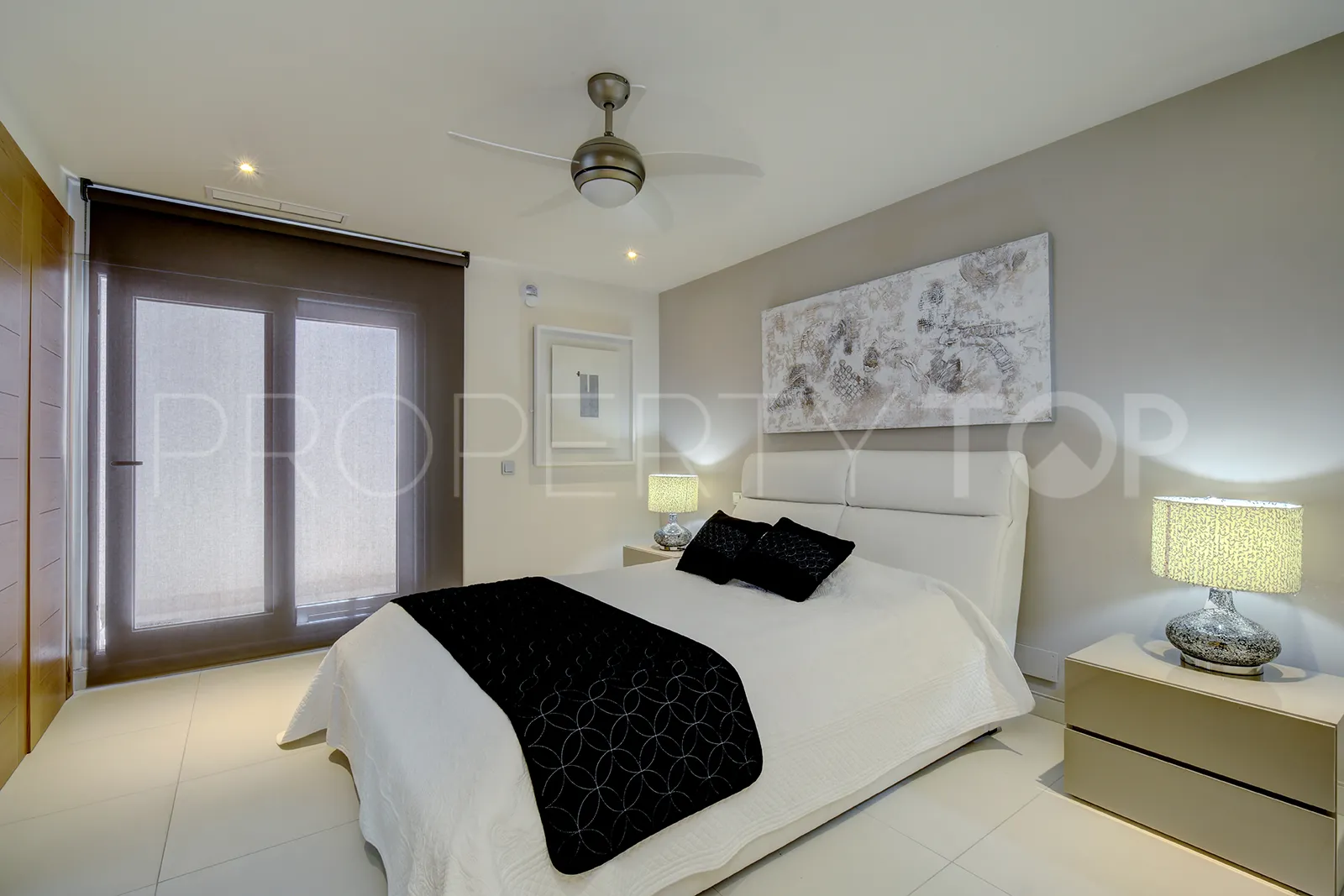 Buy villa in Los Naranjos Golf with 5 bedrooms