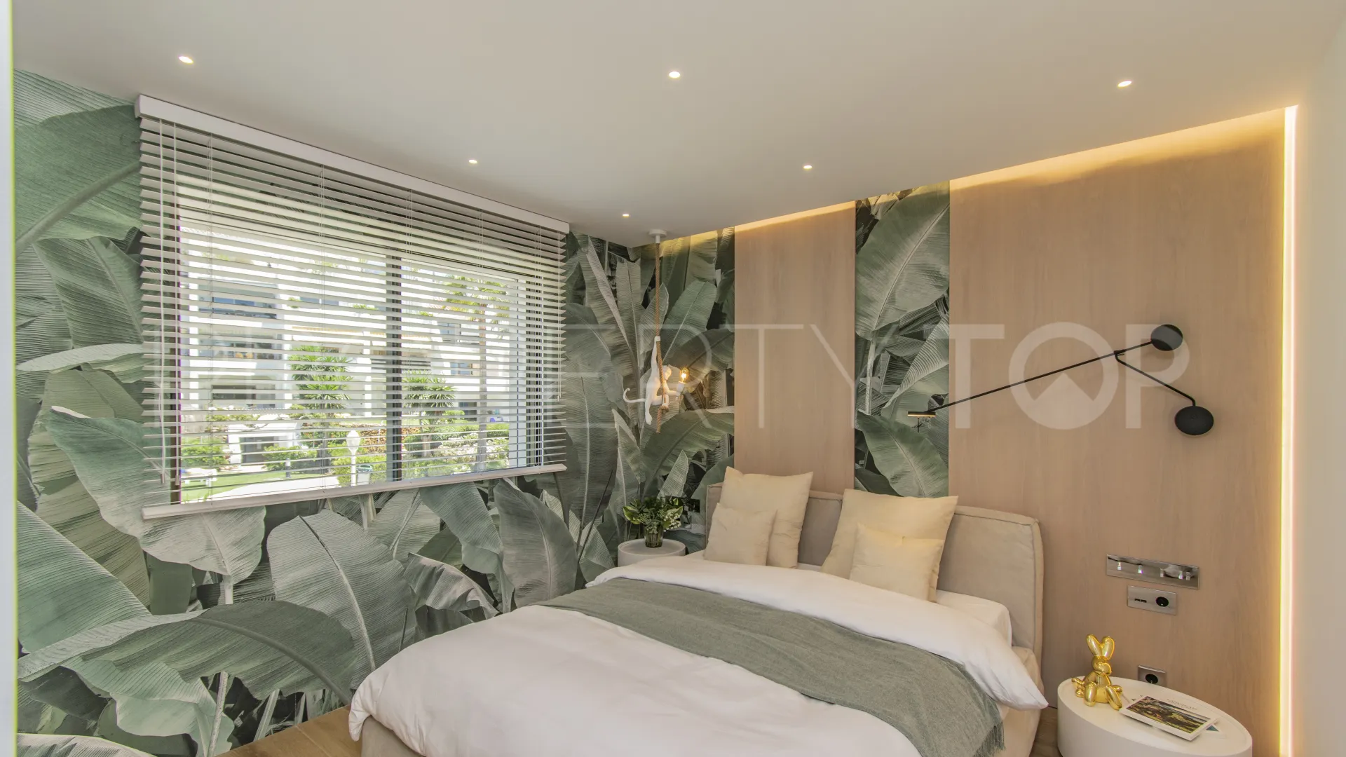 Town house for sale in Marbella Golden Mile with 4 bedrooms