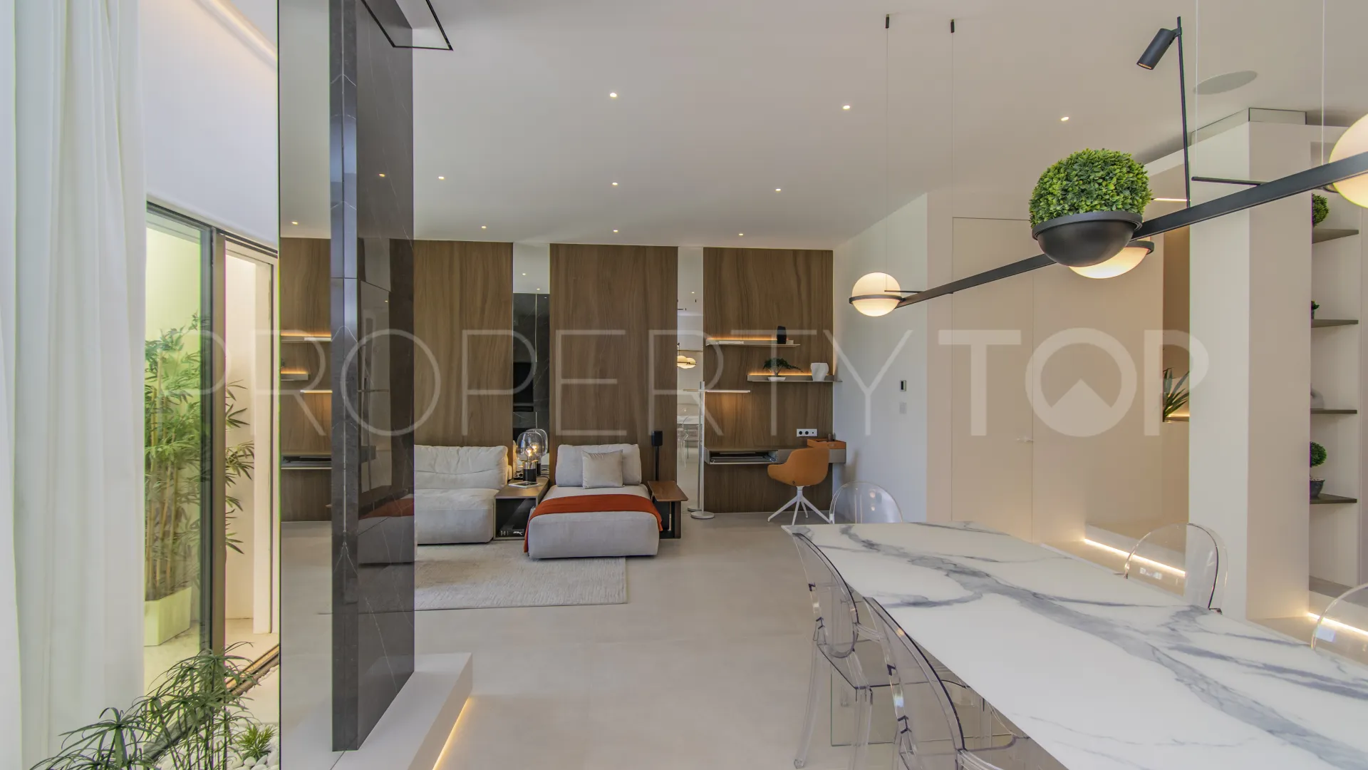 Town house for sale in Marbella Golden Mile with 4 bedrooms