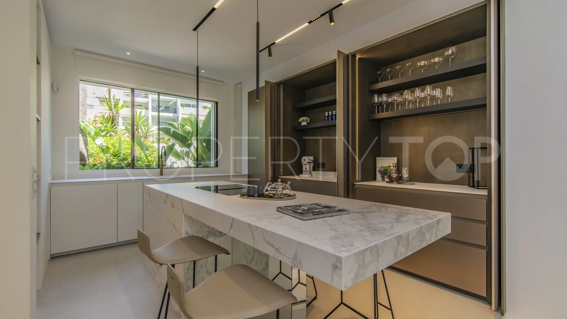 Town house for sale in Marbella Golden Mile with 4 bedrooms