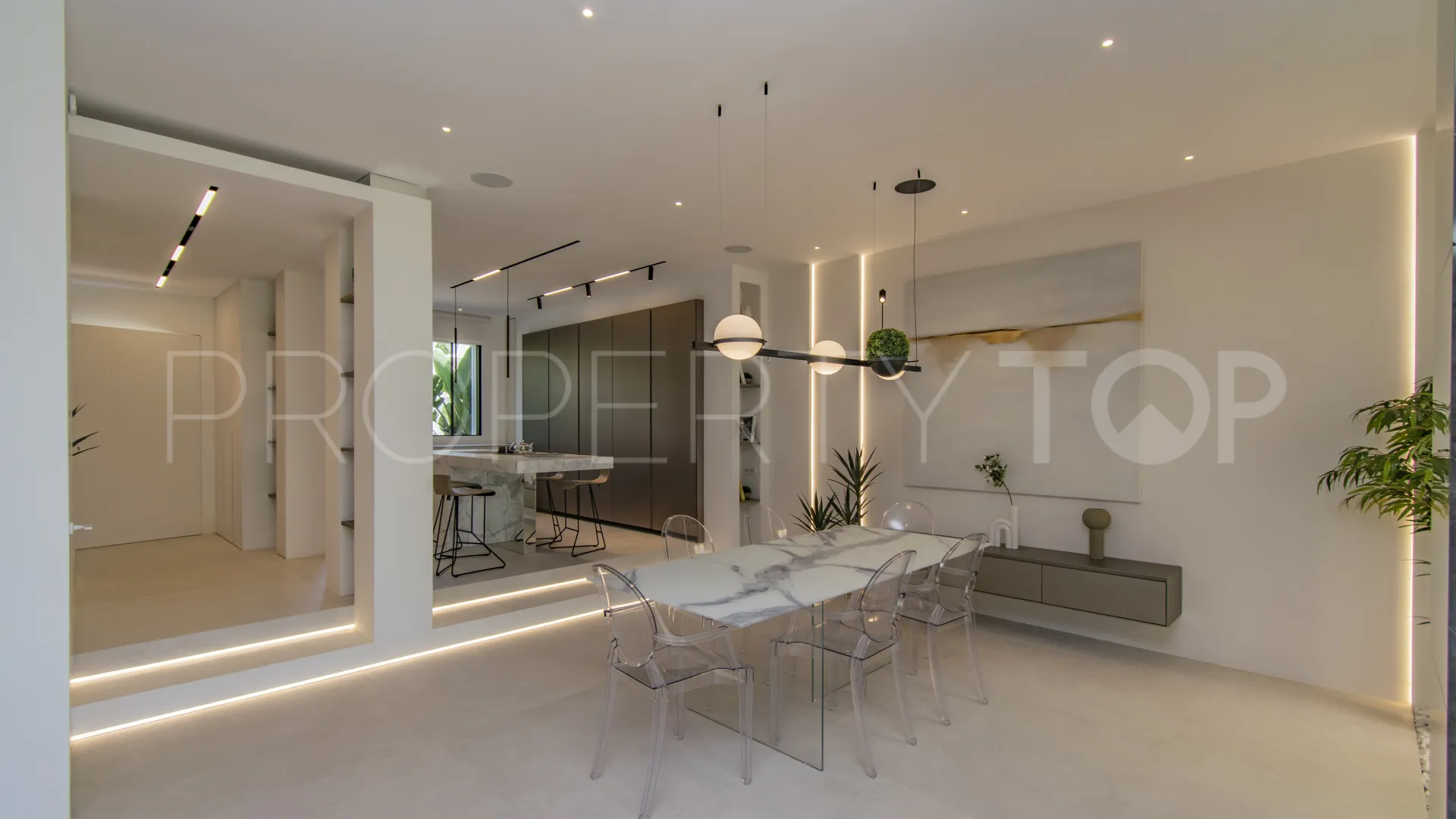 Town house for sale in Marbella Golden Mile with 4 bedrooms