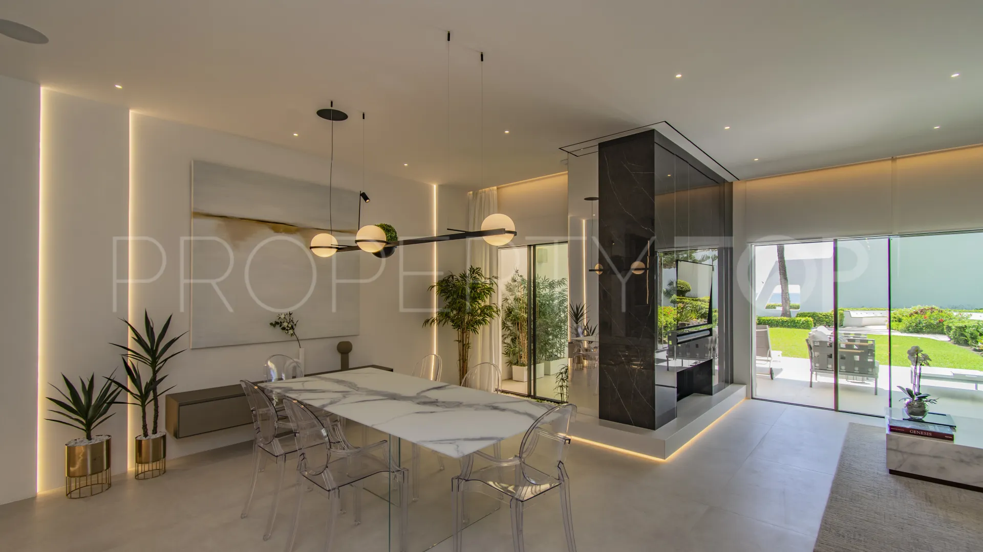 Town house for sale in Marbella Golden Mile with 4 bedrooms