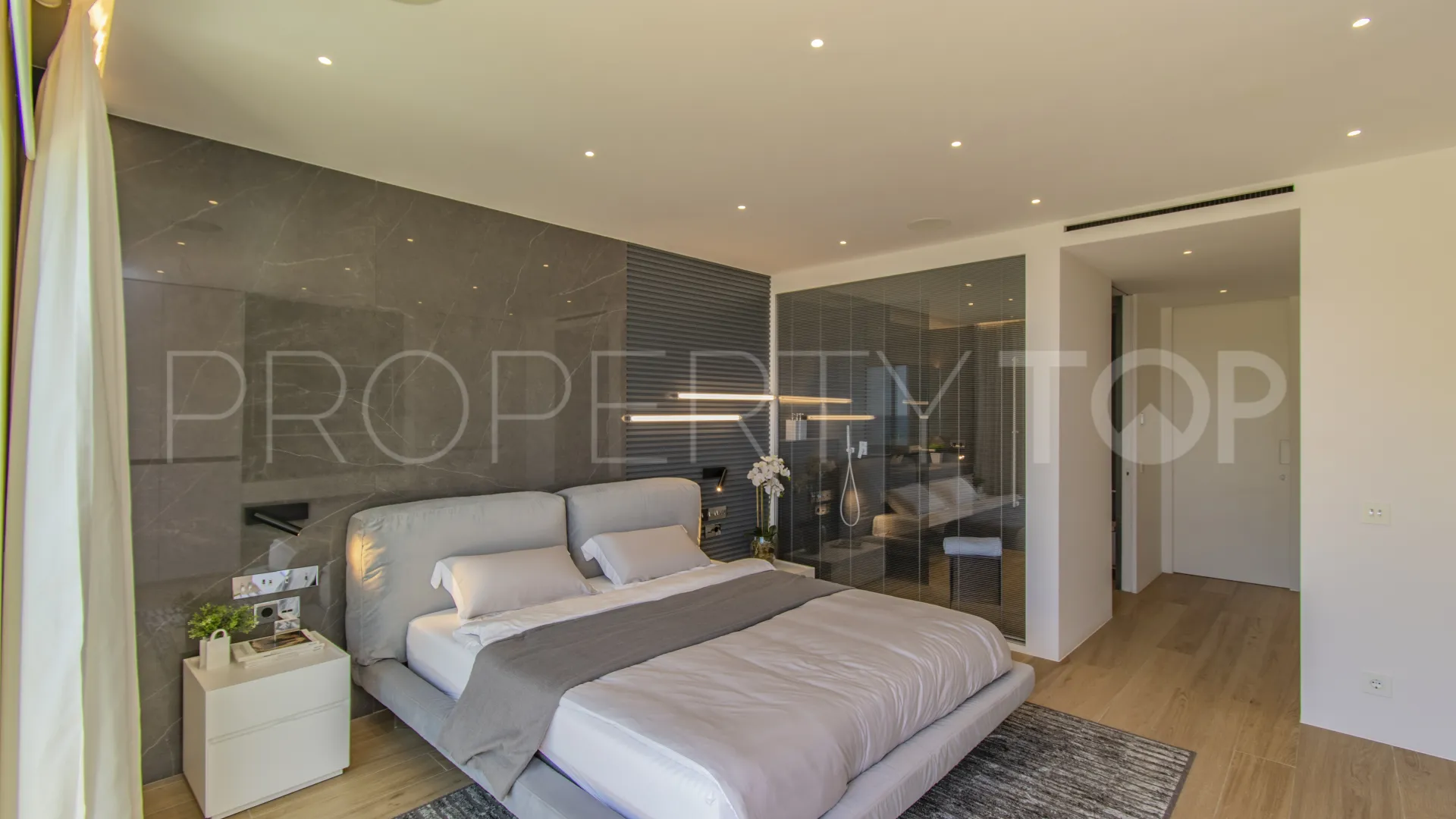 Town house for sale in Marbella Golden Mile with 4 bedrooms