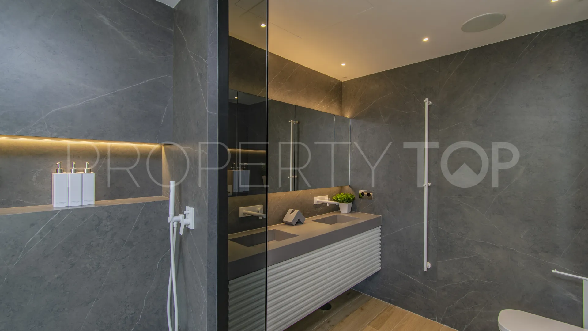 Town house for sale in Marbella Golden Mile with 4 bedrooms