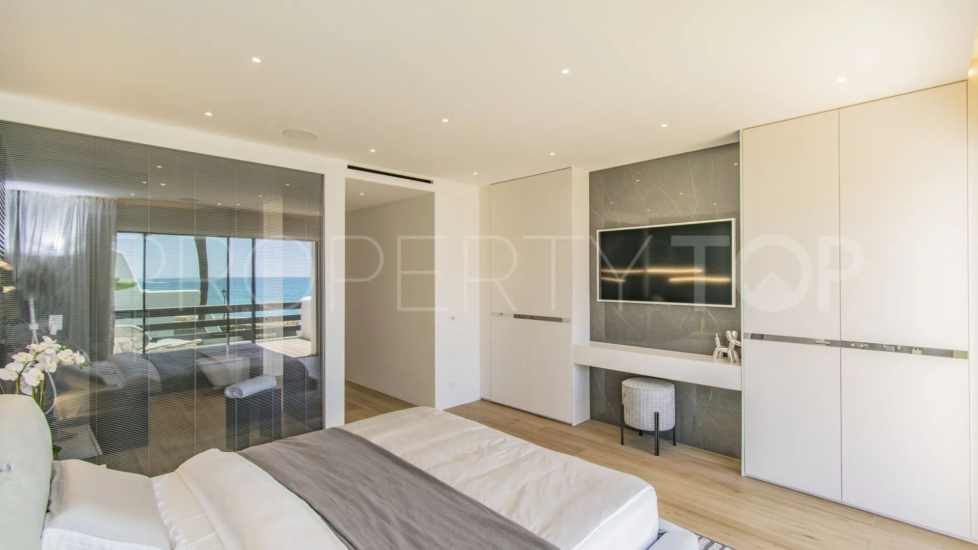 Town house for sale in Marbella Golden Mile with 4 bedrooms