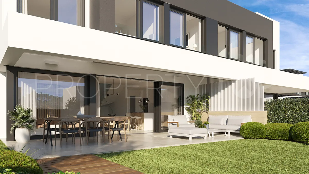 Villa pareada en venta de 3 dormitorios en Estepona