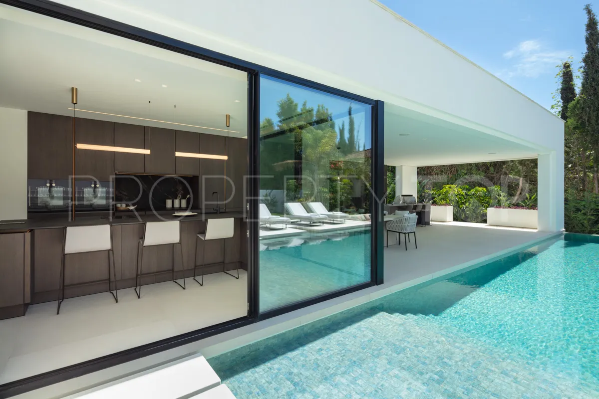 Villa en venta de 5 dormitorios en Nueva Andalucia