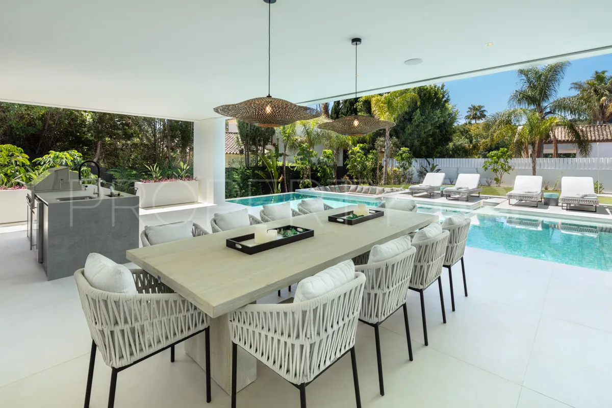 Villa en venta de 5 dormitorios en Nueva Andalucia
