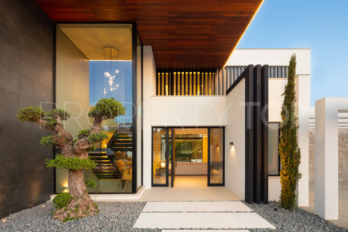 Villa en venta de 5 dormitorios en Nueva Andalucia