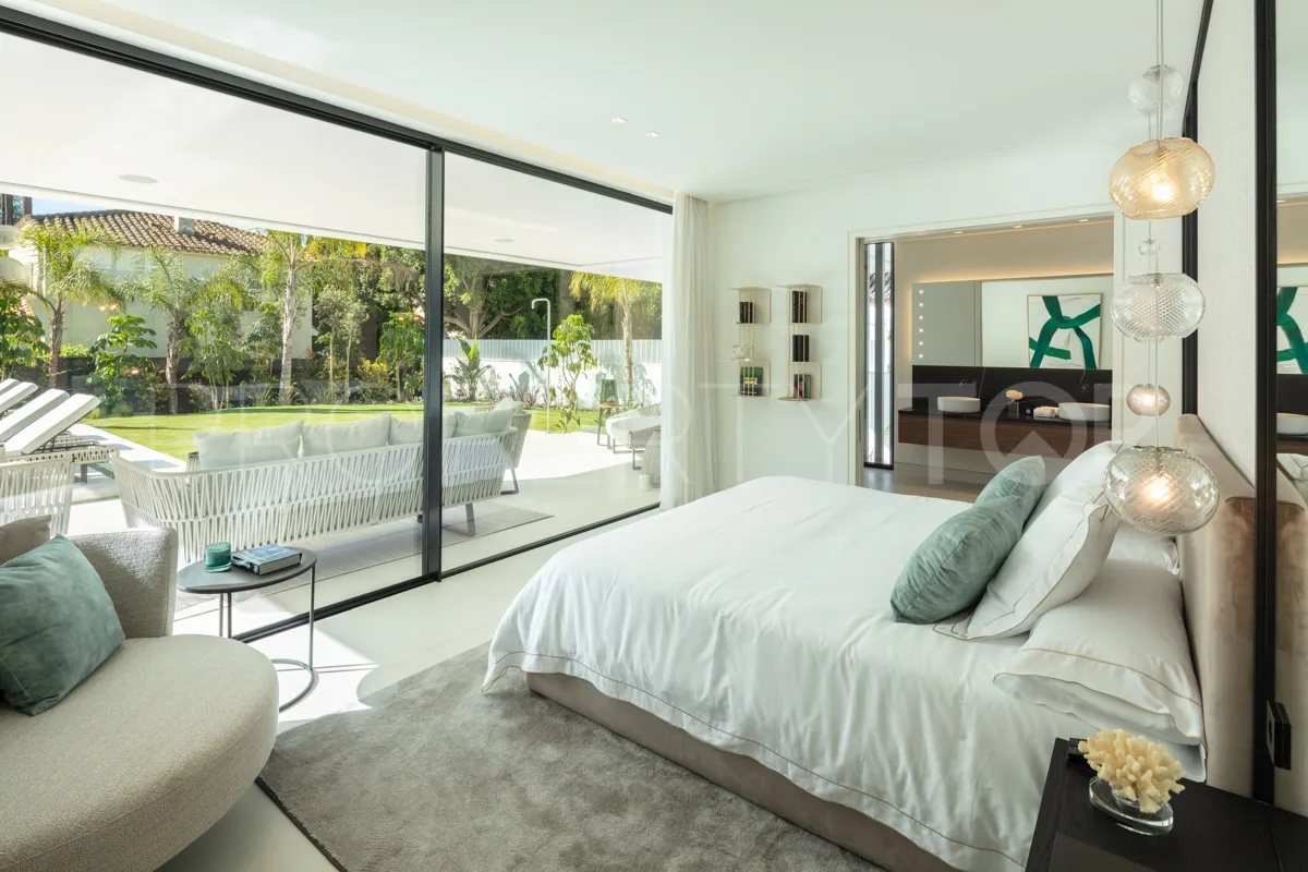 Villa en venta de 5 dormitorios en Nueva Andalucia