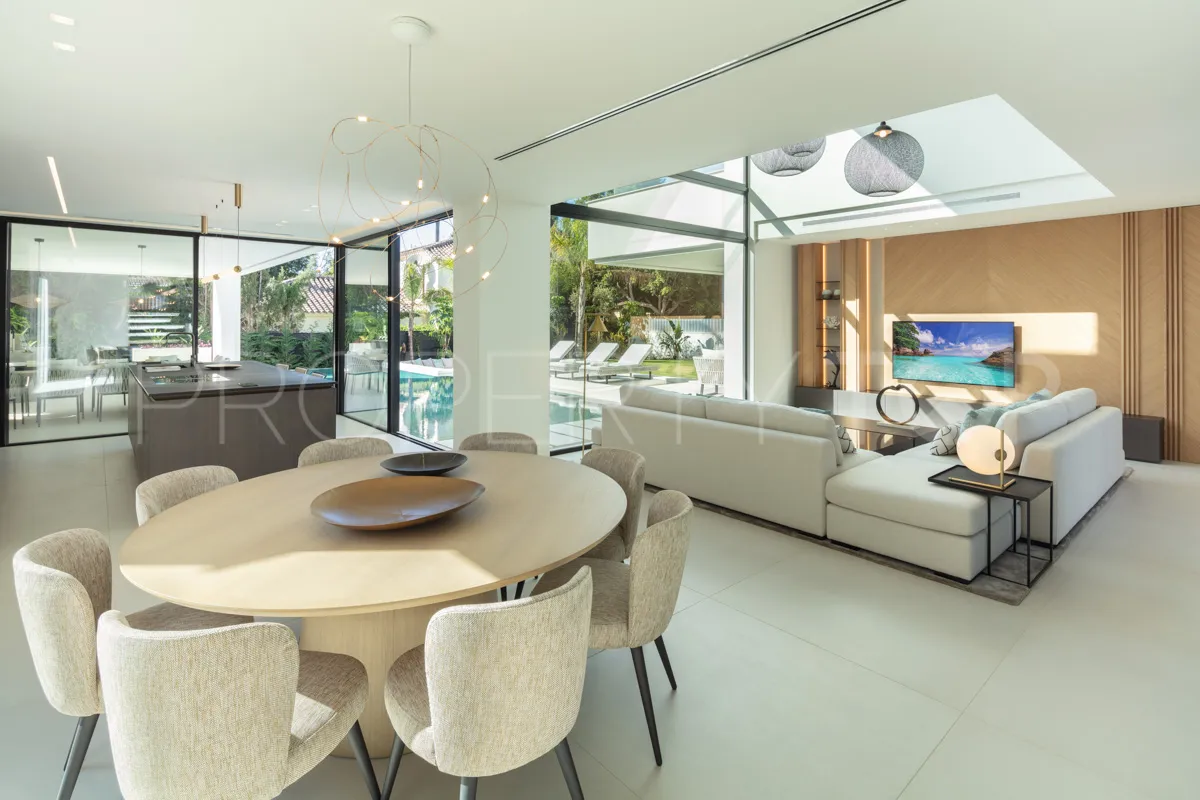 Villa en venta de 5 dormitorios en Nueva Andalucia