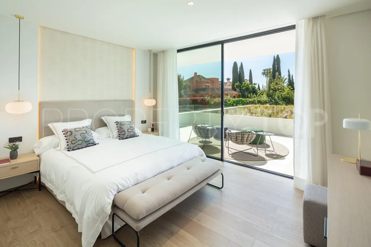 Villa en venta de 5 dormitorios en Nueva Andalucia