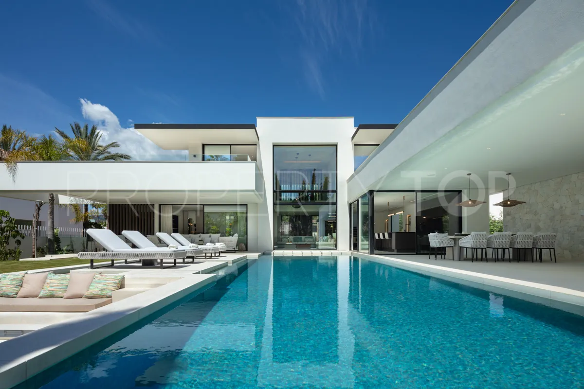 Villa en venta de 5 dormitorios en Nueva Andalucia