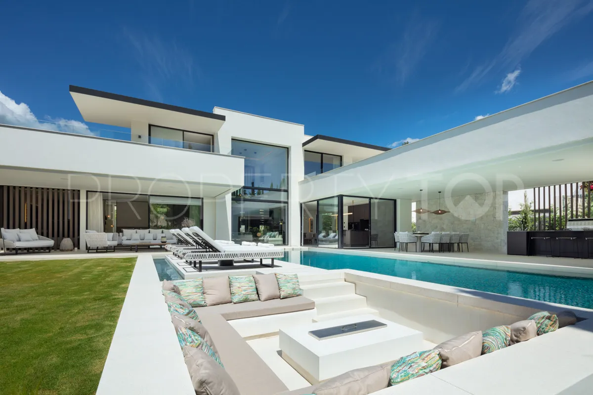 Villa en venta de 5 dormitorios en Nueva Andalucia