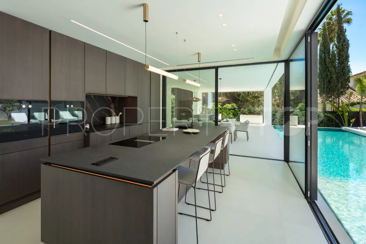 Villa en venta de 5 dormitorios en Nueva Andalucia