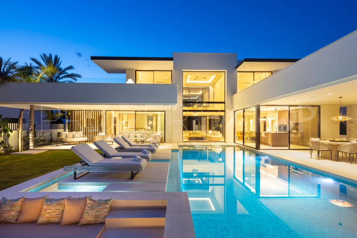 Villa en venta de 5 dormitorios en Nueva Andalucia