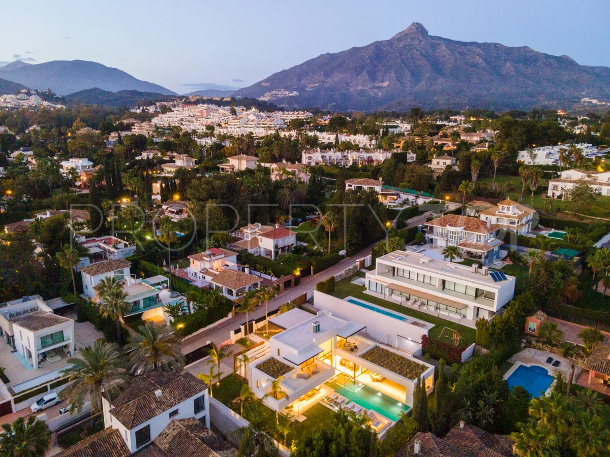Villa en venta de 5 dormitorios en Nueva Andalucia