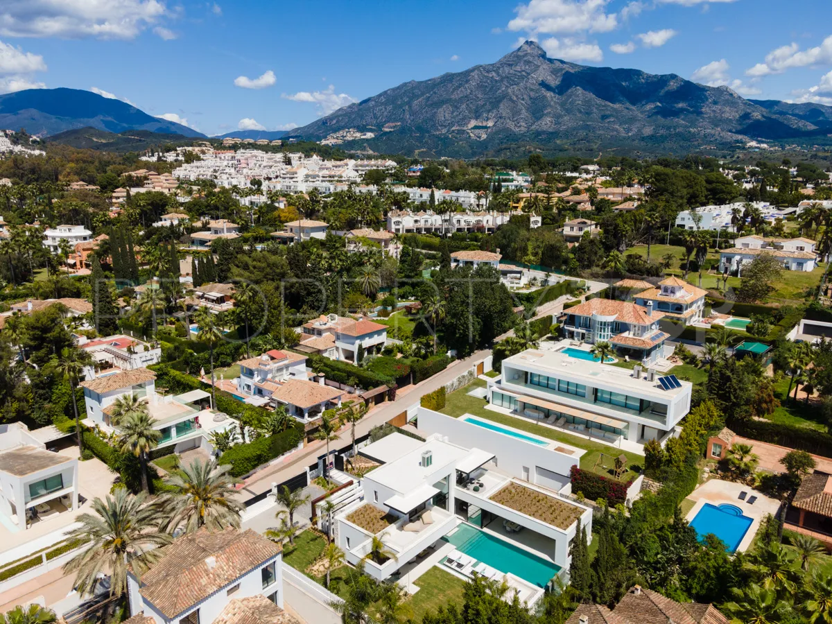 Villa en venta de 5 dormitorios en Nueva Andalucia