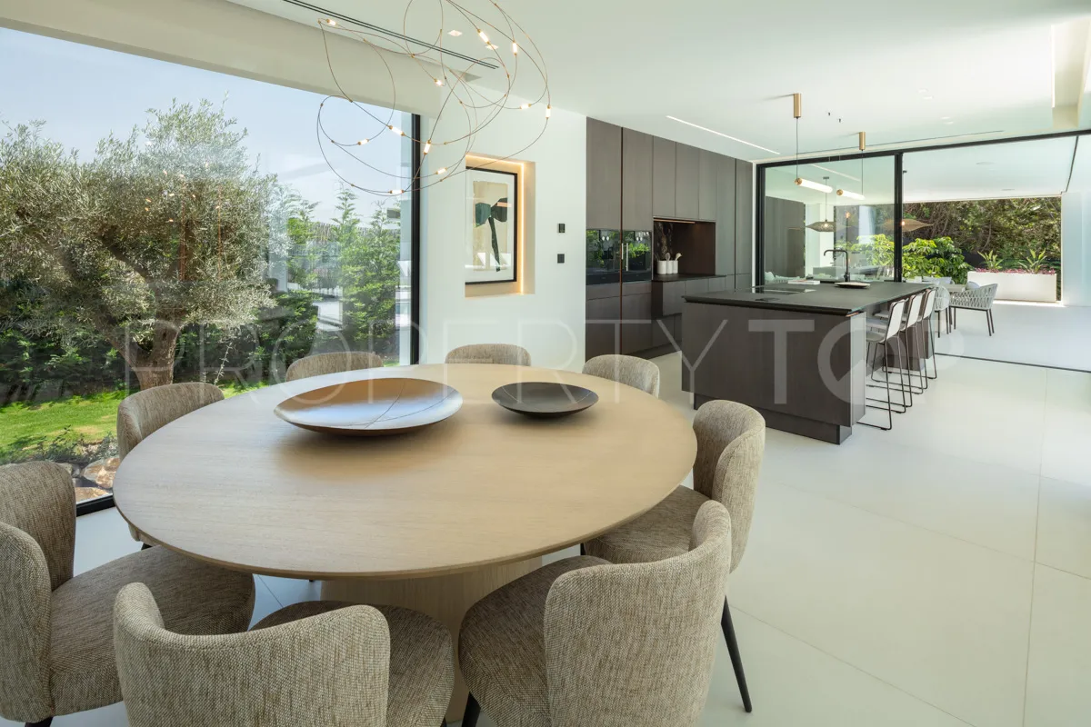 Villa en venta de 5 dormitorios en Nueva Andalucia