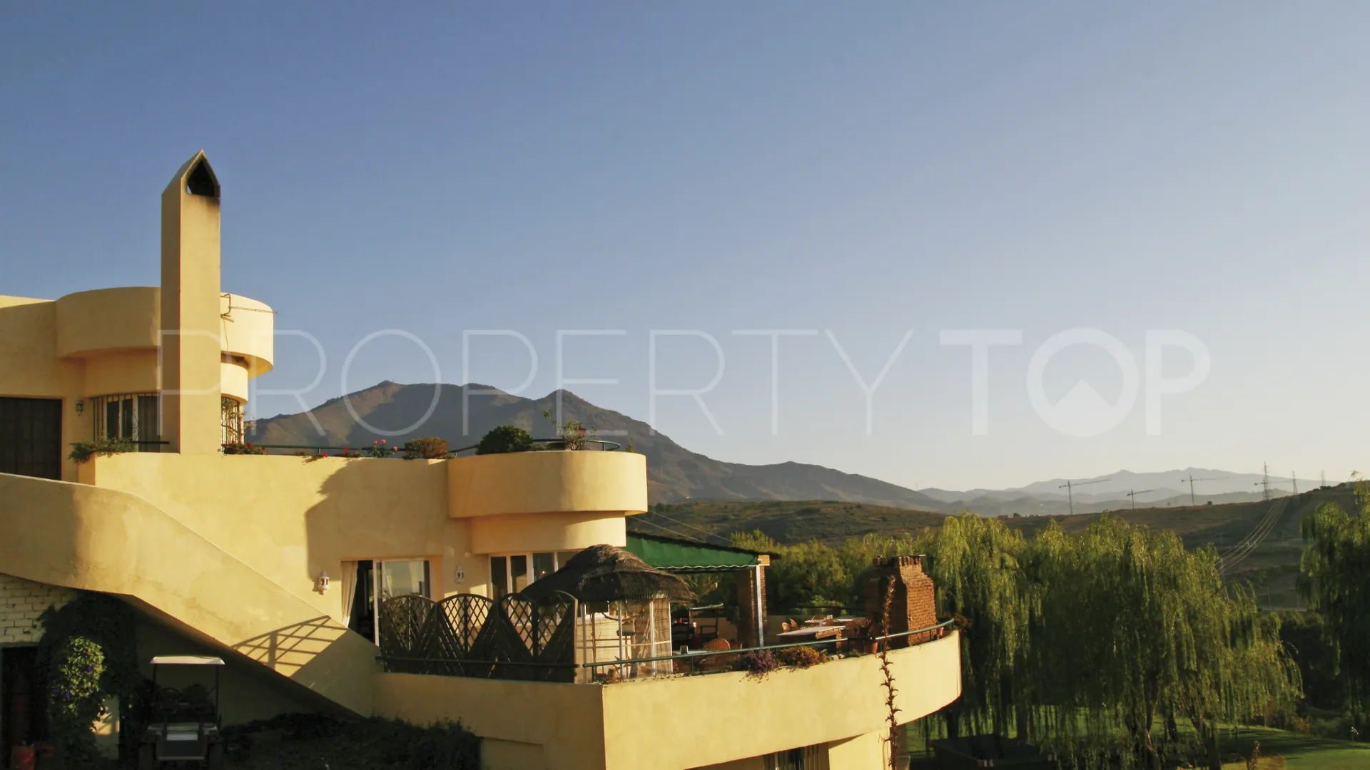 For sale 3 bedrooms apartment in Estepona