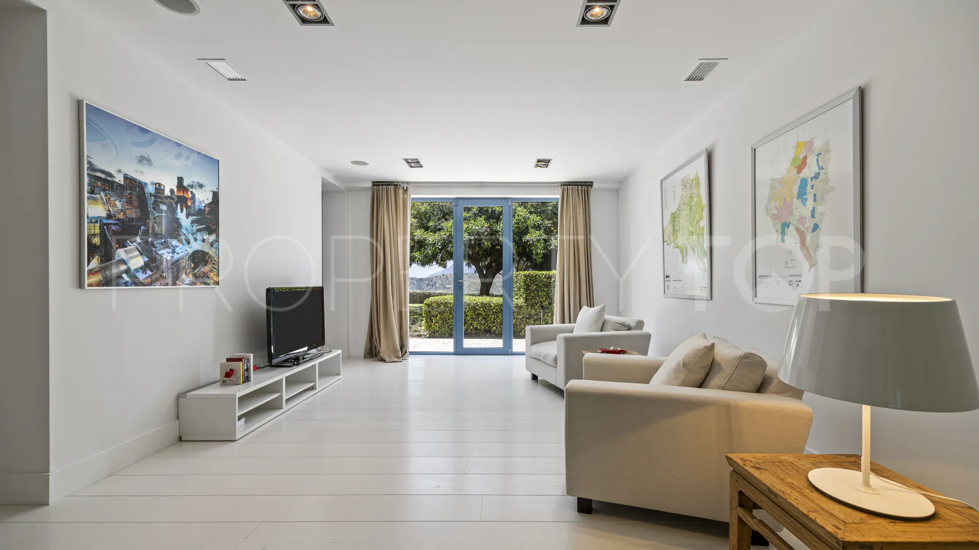 Comprar villa de 5 dormitorios en Monte Mayor