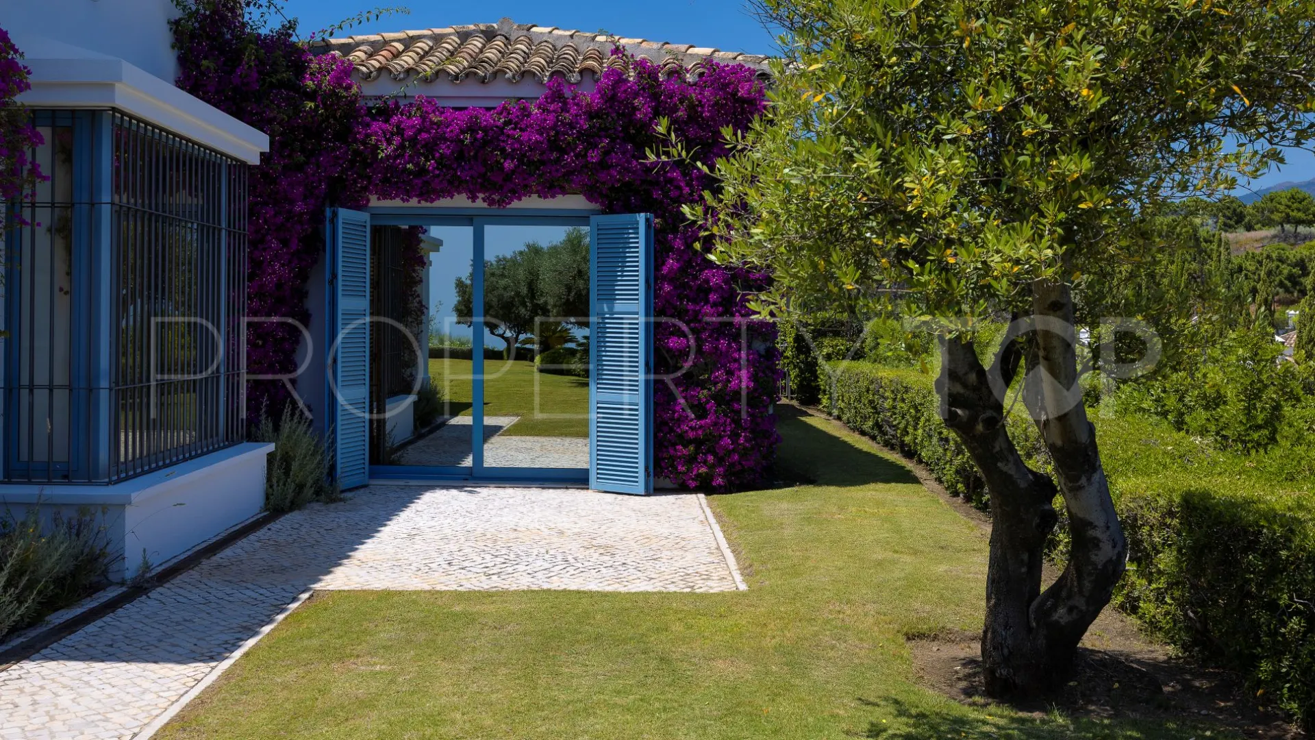 Comprar villa de 5 dormitorios en Monte Mayor