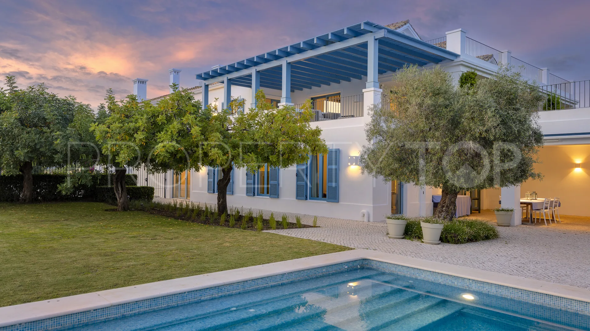 Comprar villa de 5 dormitorios en Monte Mayor