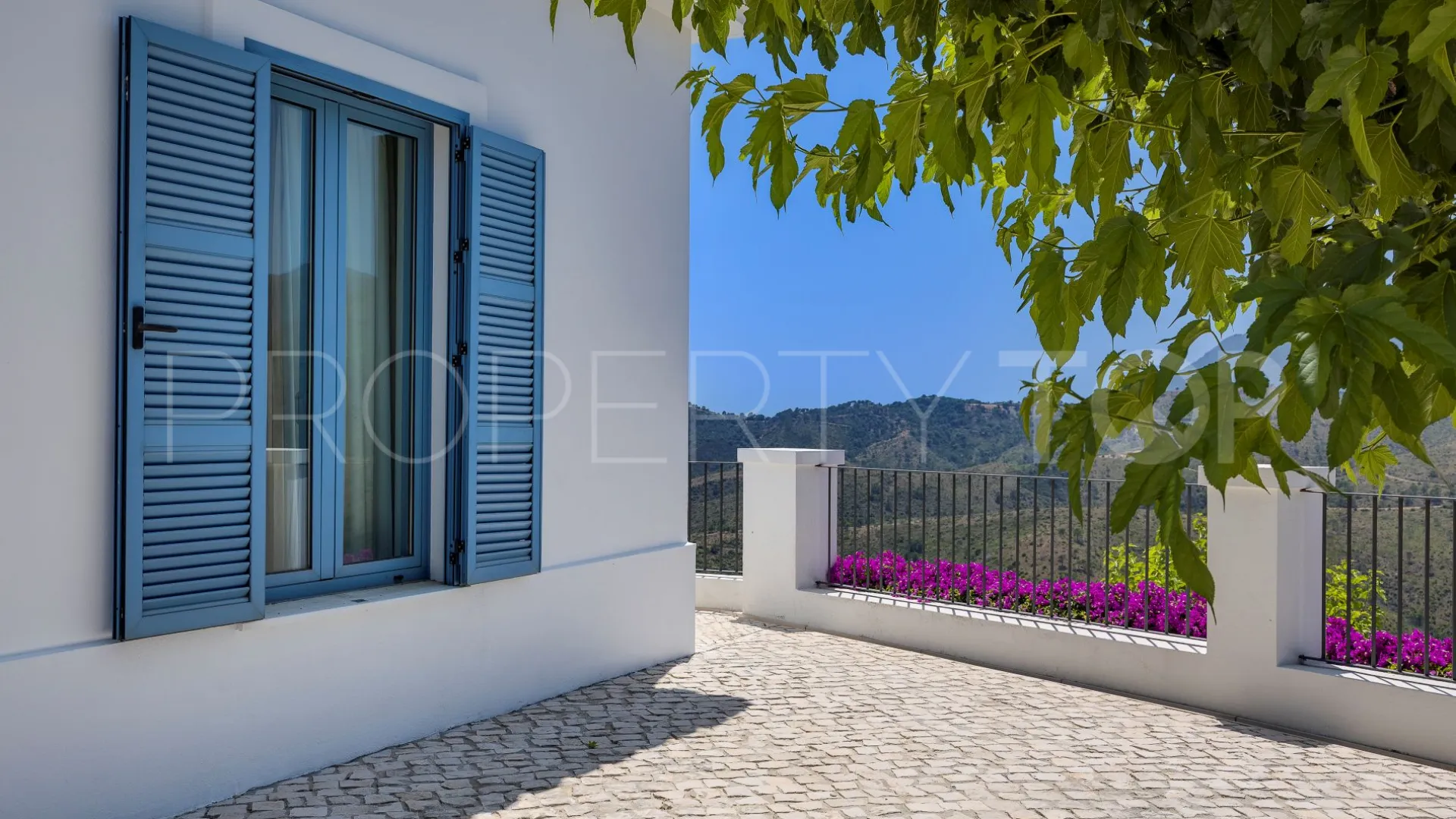 Comprar villa de 5 dormitorios en Monte Mayor