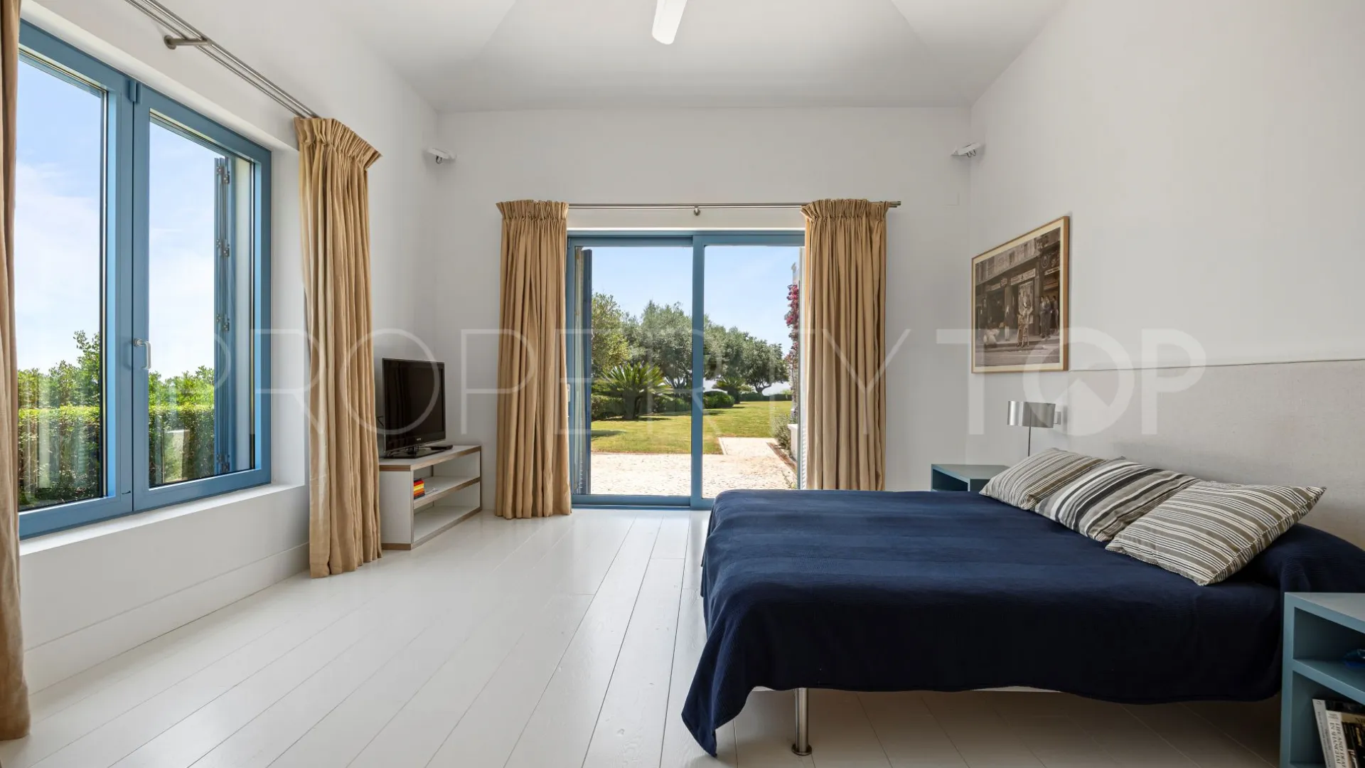 Comprar villa de 5 dormitorios en Monte Mayor