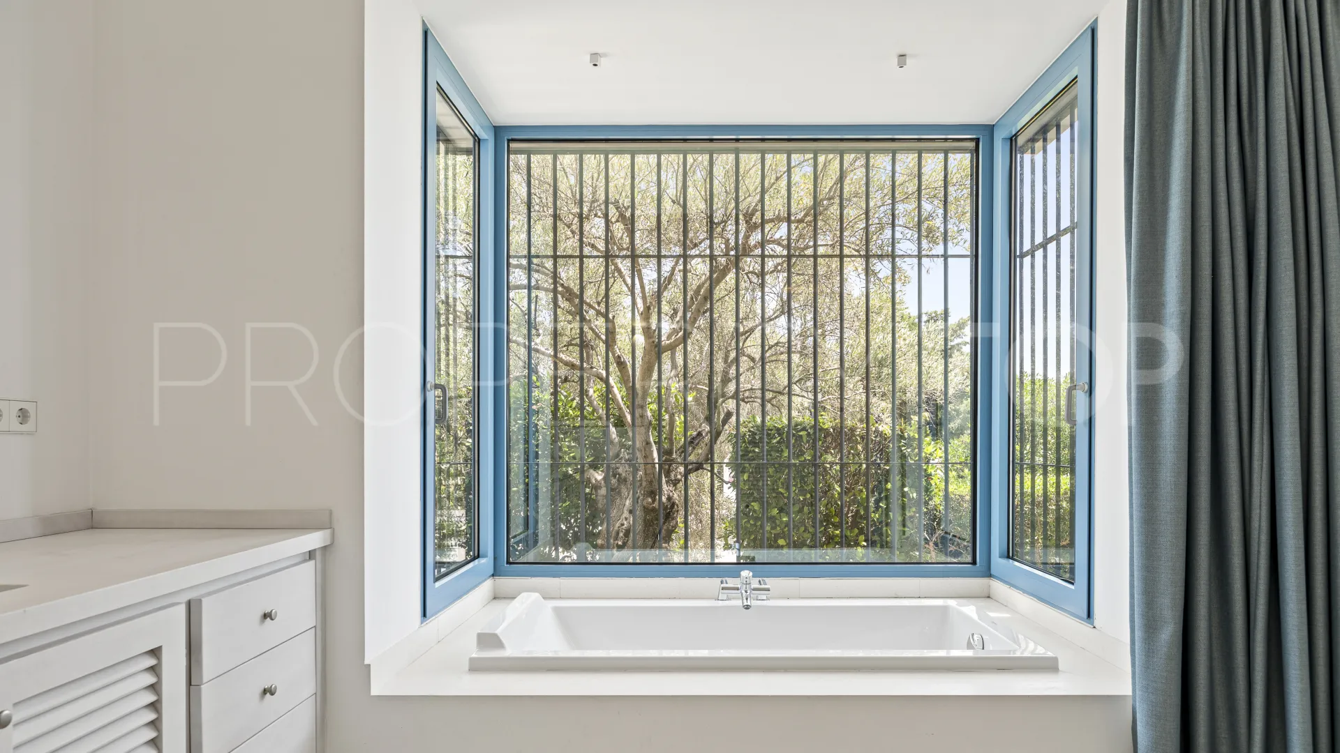 Comprar villa de 5 dormitorios en Monte Mayor
