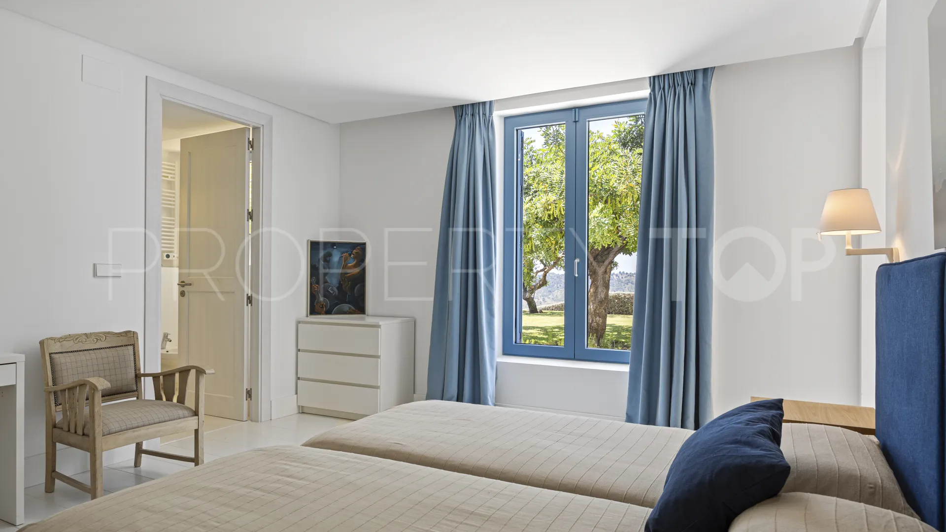 Comprar villa de 5 dormitorios en Monte Mayor