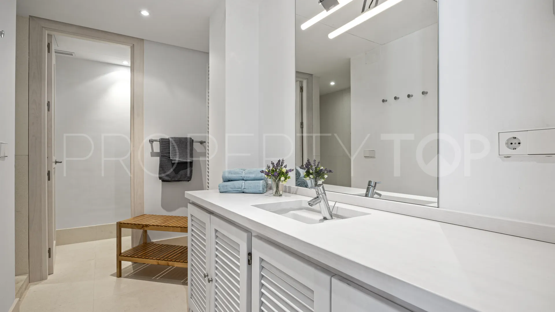 Comprar villa de 5 dormitorios en Monte Mayor