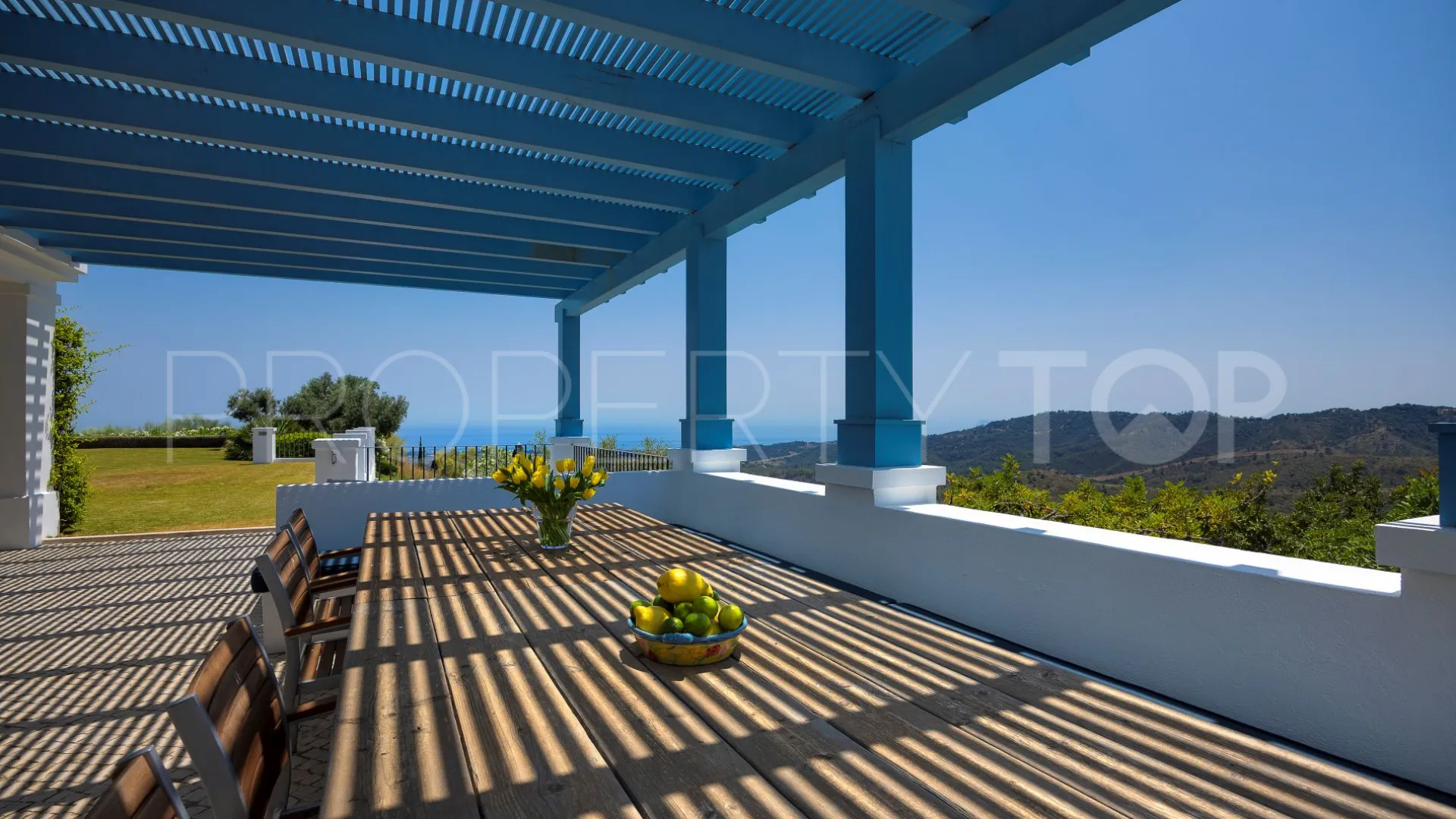 Comprar villa de 5 dormitorios en Monte Mayor