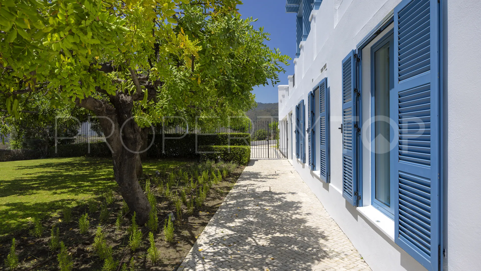 Comprar villa de 5 dormitorios en Monte Mayor