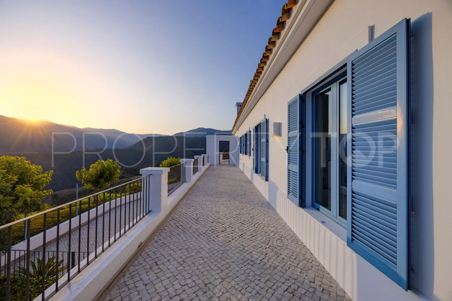 Comprar villa de 5 dormitorios en Monte Mayor
