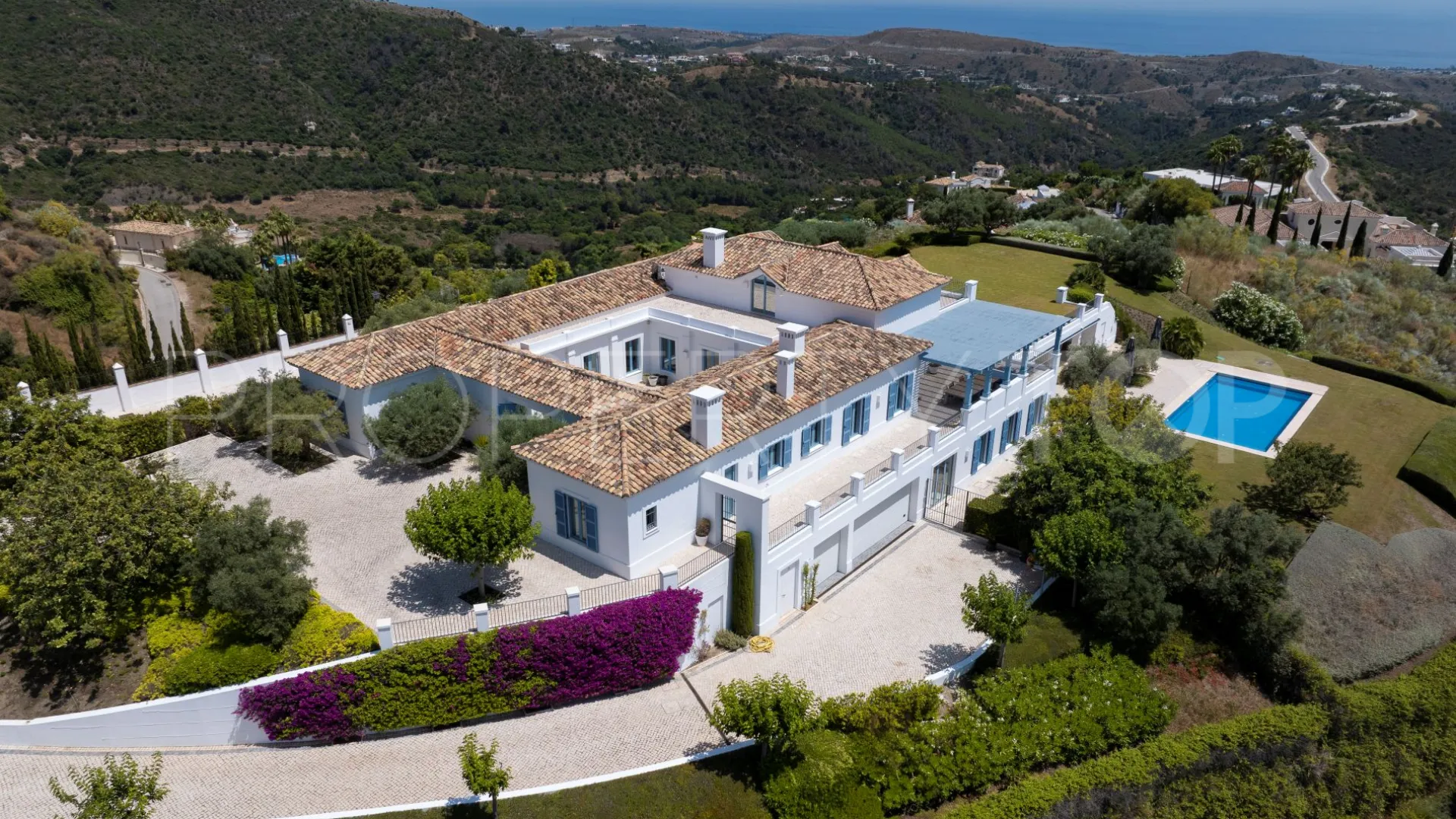 Comprar villa de 5 dormitorios en Monte Mayor