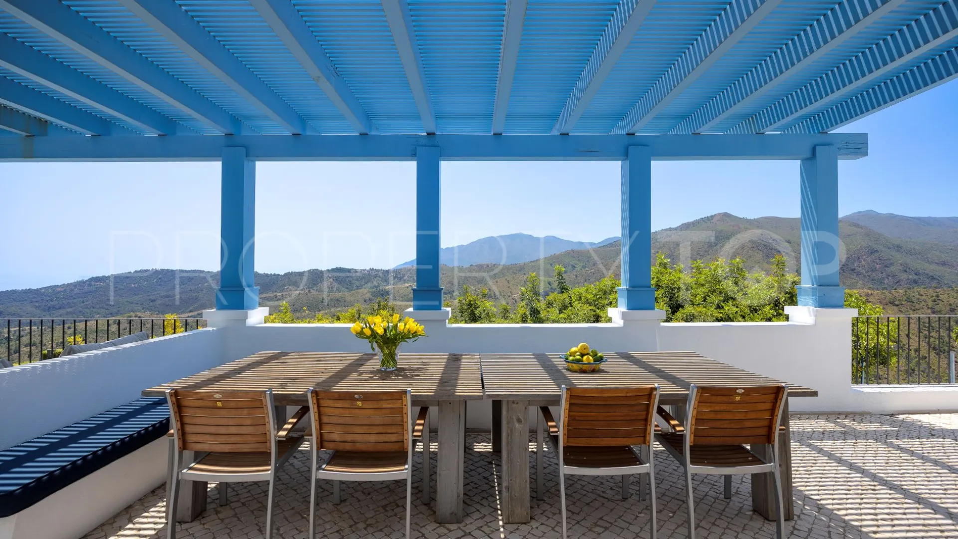Comprar villa de 5 dormitorios en Monte Mayor
