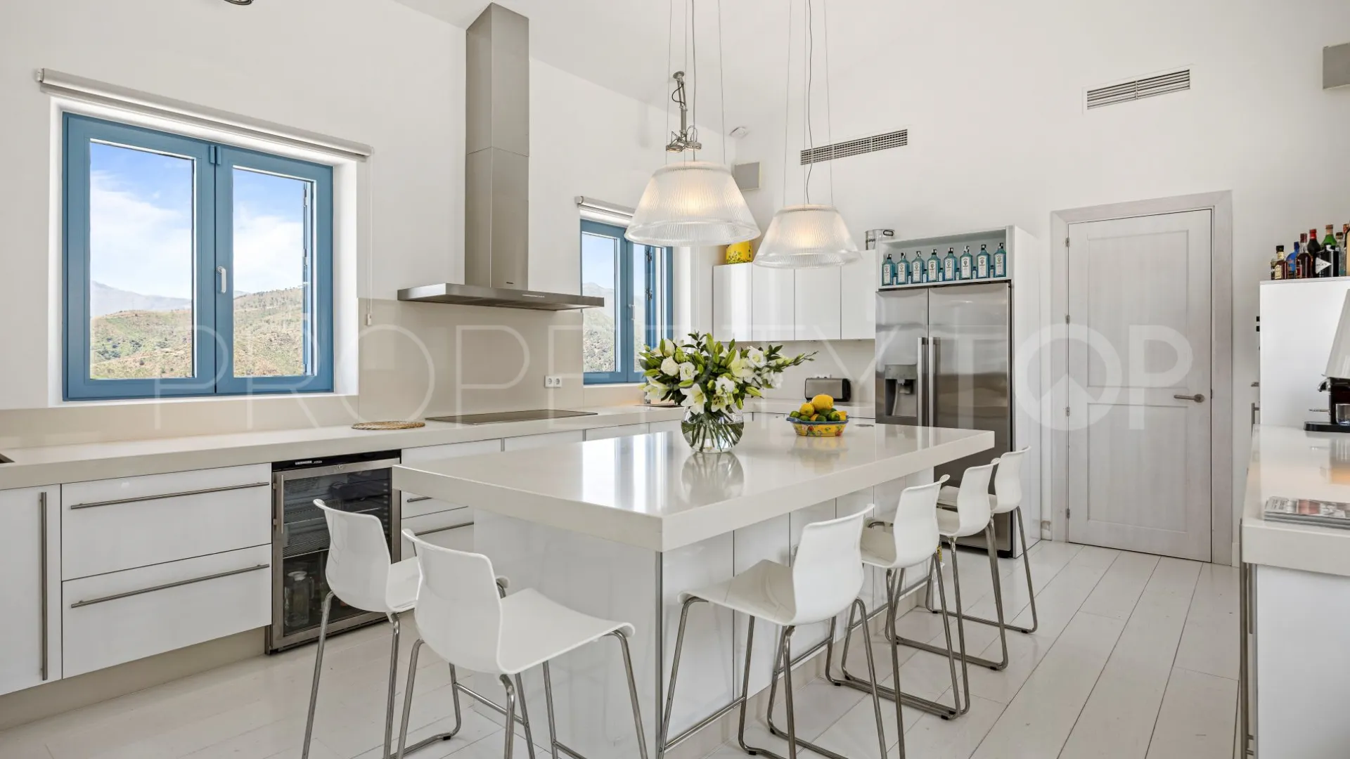 Comprar villa de 5 dormitorios en Monte Mayor