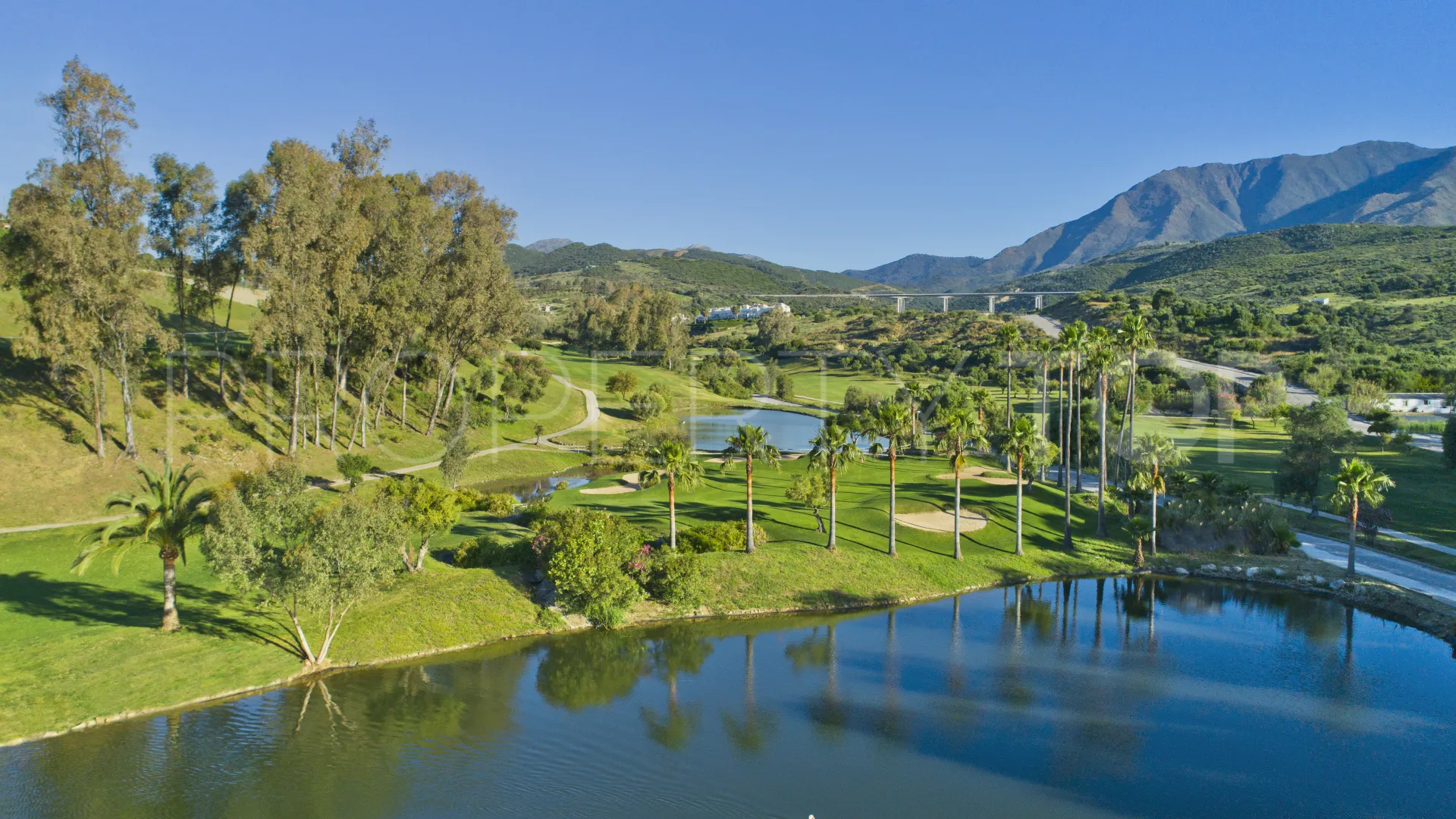 For sale Estepona 2 bedrooms apartment