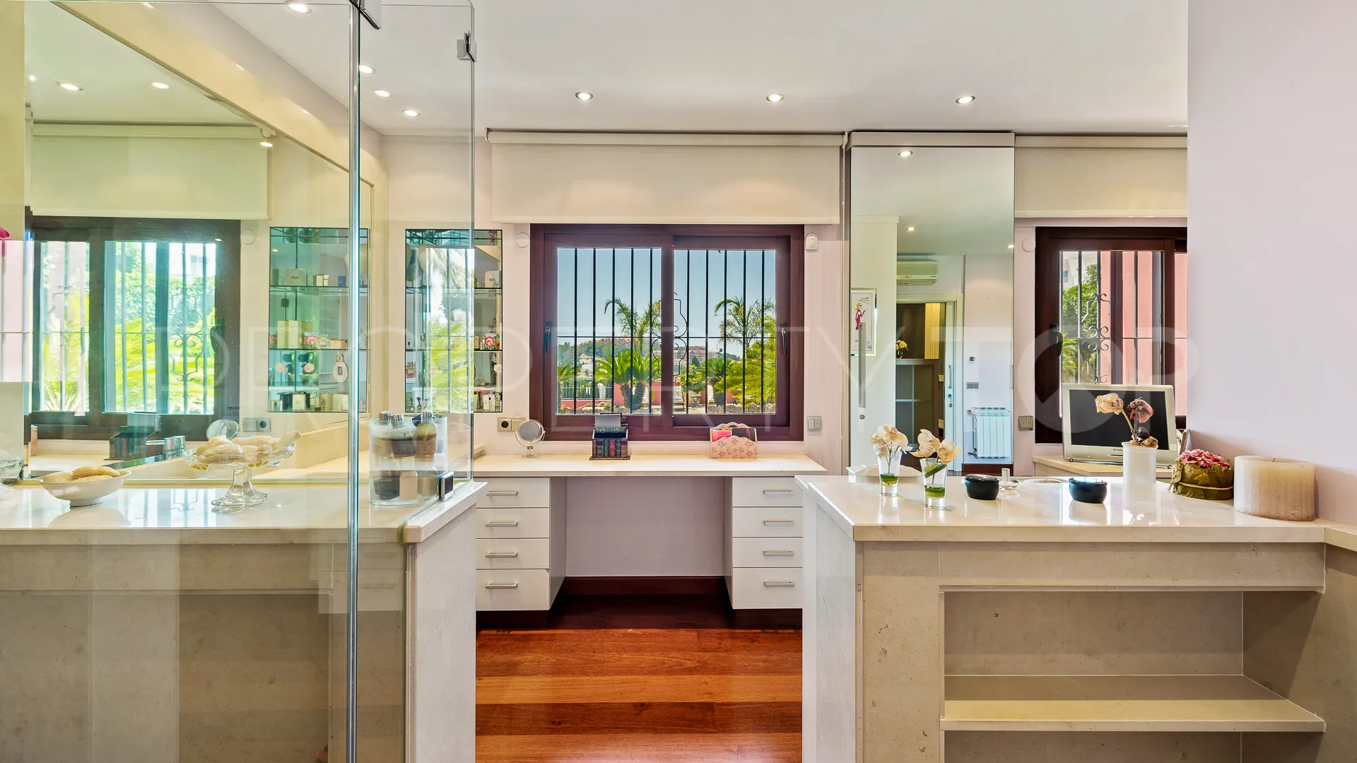 Villa en venta con 5 dormitorios en Nueva Andalucia